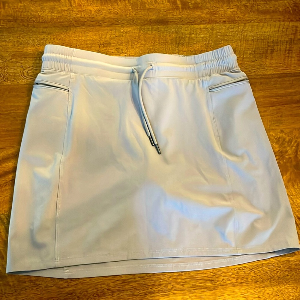 Like new athletic skirt with built in shorts